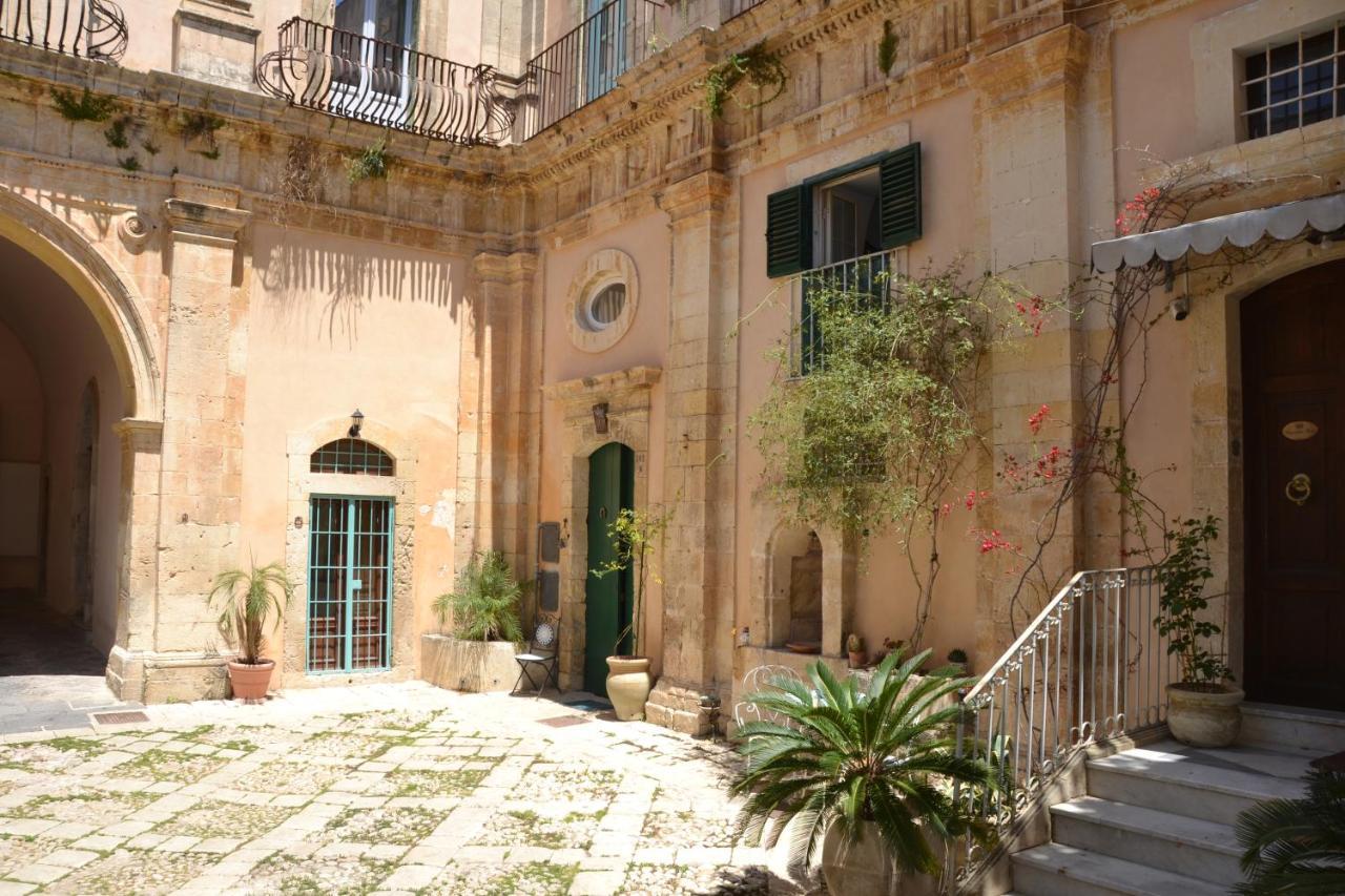 Sud Room Palazzo Rau Della Ferla Noto Exterior foto
