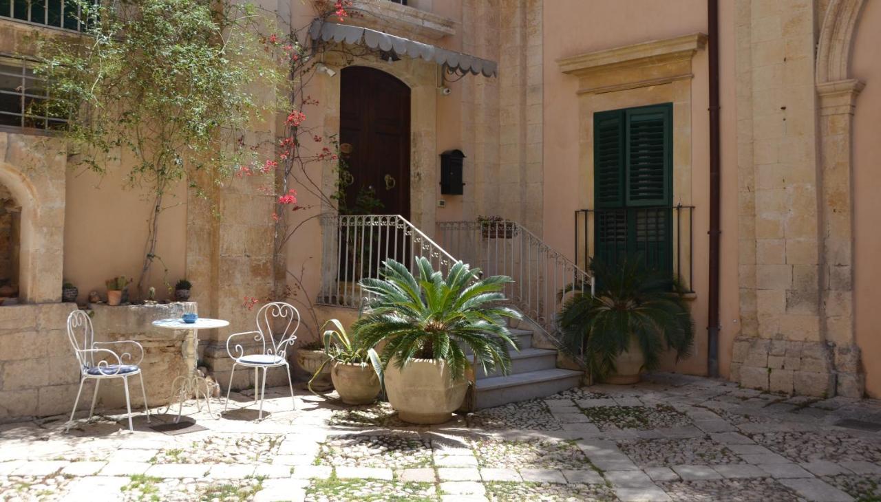 Sud Room Palazzo Rau Della Ferla Noto Exterior foto